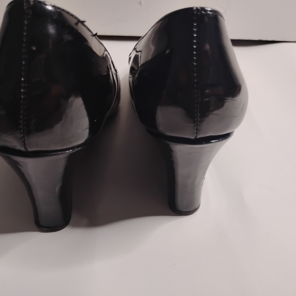 Dexter Women's Glossy Black Heels - Picture 5 of 6